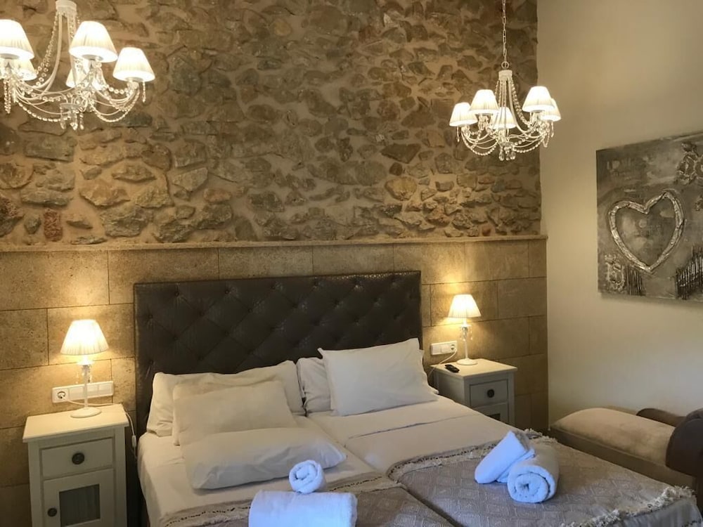 Family Suite, Multiple Beds, Air conditioning, Valley View photo 3