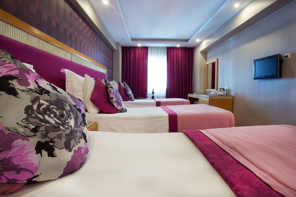 Triple Room, 3 Twin Beds photo 2