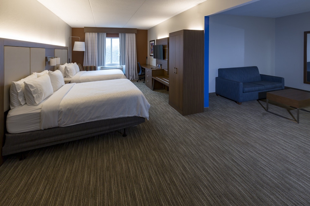 Suite, 2 Double Beds, Accessible (Mobility) - Photo 1