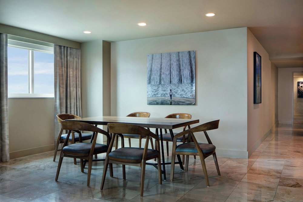 Suite, 2 Bedrooms - Photo 6