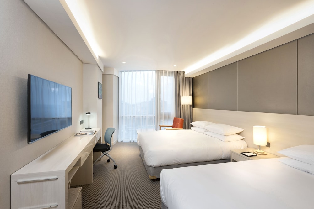 Family Twin Room, City View (Standard) photo 3
