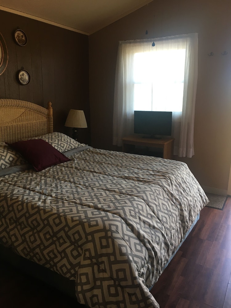 Standard Cabin, 1 Queen Bed, Non Smoking, Kitchen (The Anderson House) photo 1