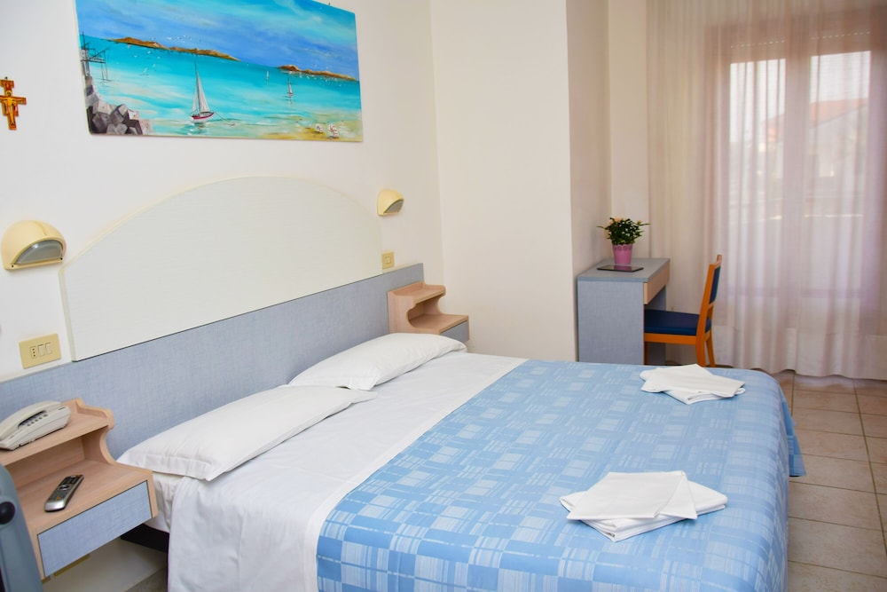 Classic Double or Twin Room - Photo 4