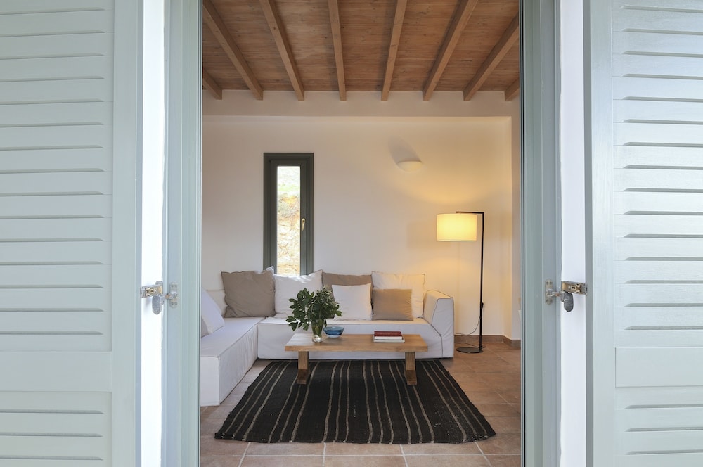 Suite, Sea View (Blue) photo 2