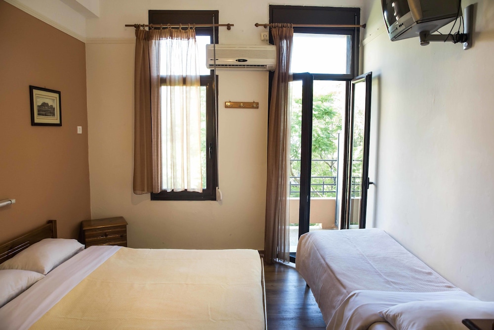 Triple Room, Private Bathroom thumbnail 6