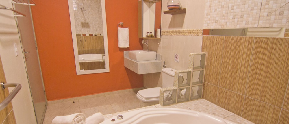 Premium Suite, Jetted Tub photo 3
