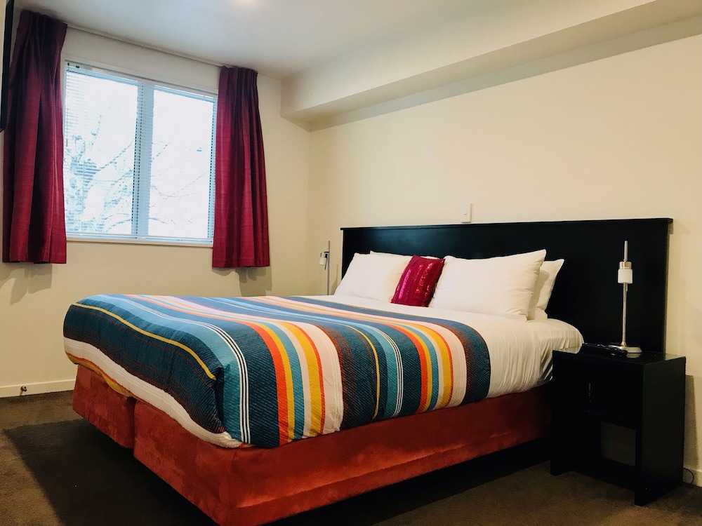 Deluxe Apartment, 2 Bedrooms, Non Smoking, Jetted Tub thumbnail 5