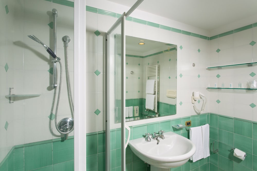 Standard Twin Room - Photo 5