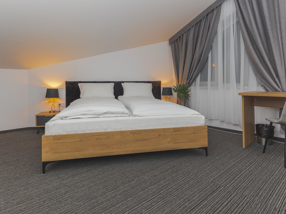 Business Double or Twin Room - Photo 1