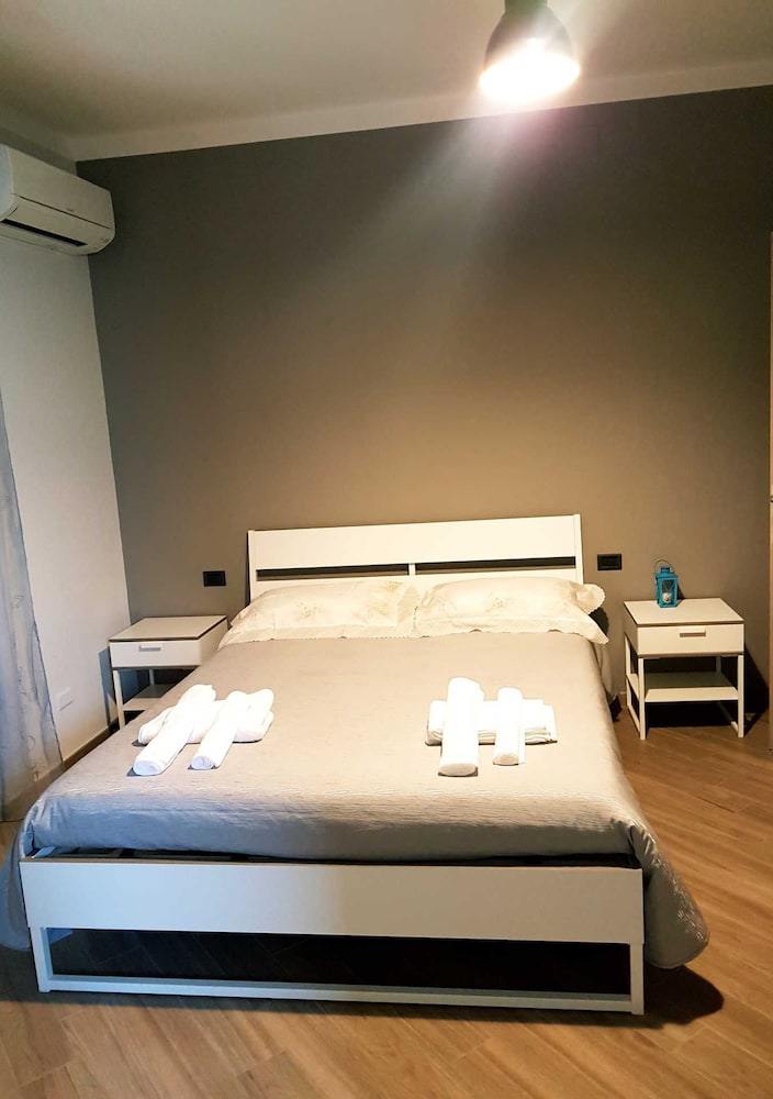 Deluxe Double Room, 1 Queen Bed, Non Smoking photo 2