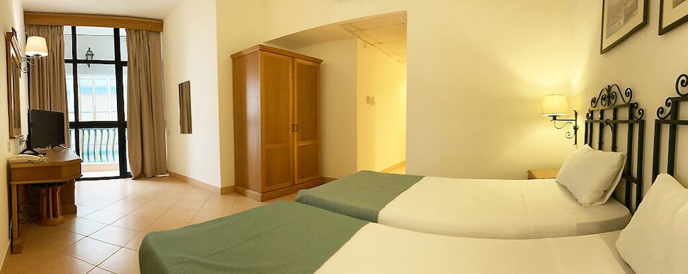 Standard Twin Room - Photo 3