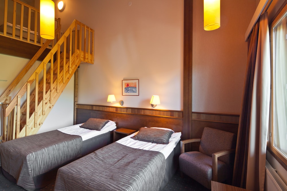 Standard family room, loft and balcony photo 3