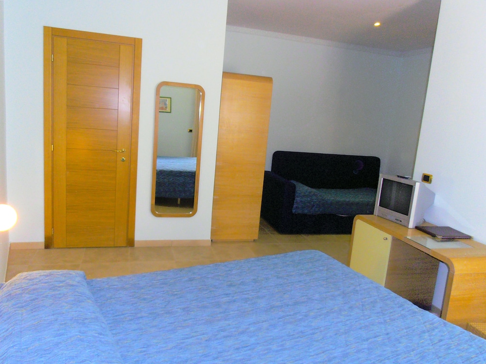 Triple Room - Photo 1