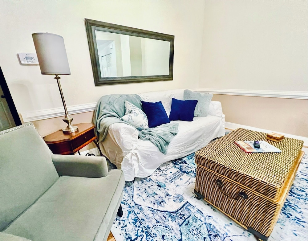 Historic Blue Front Street Suite