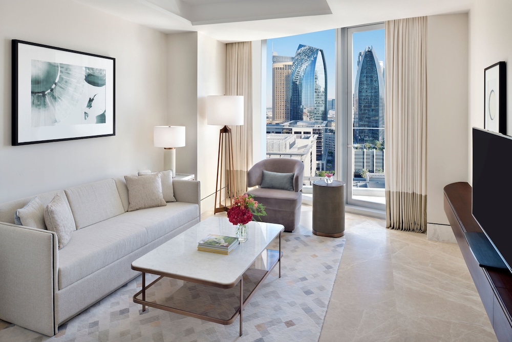 Executive Suite Sky View - Exclusive Access to Level 54 Infinity Pool & Club Lounge photo 1