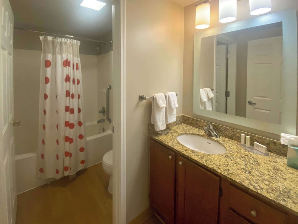Suite, 1 Queen Bedroom, Non Smoking - Photo 1