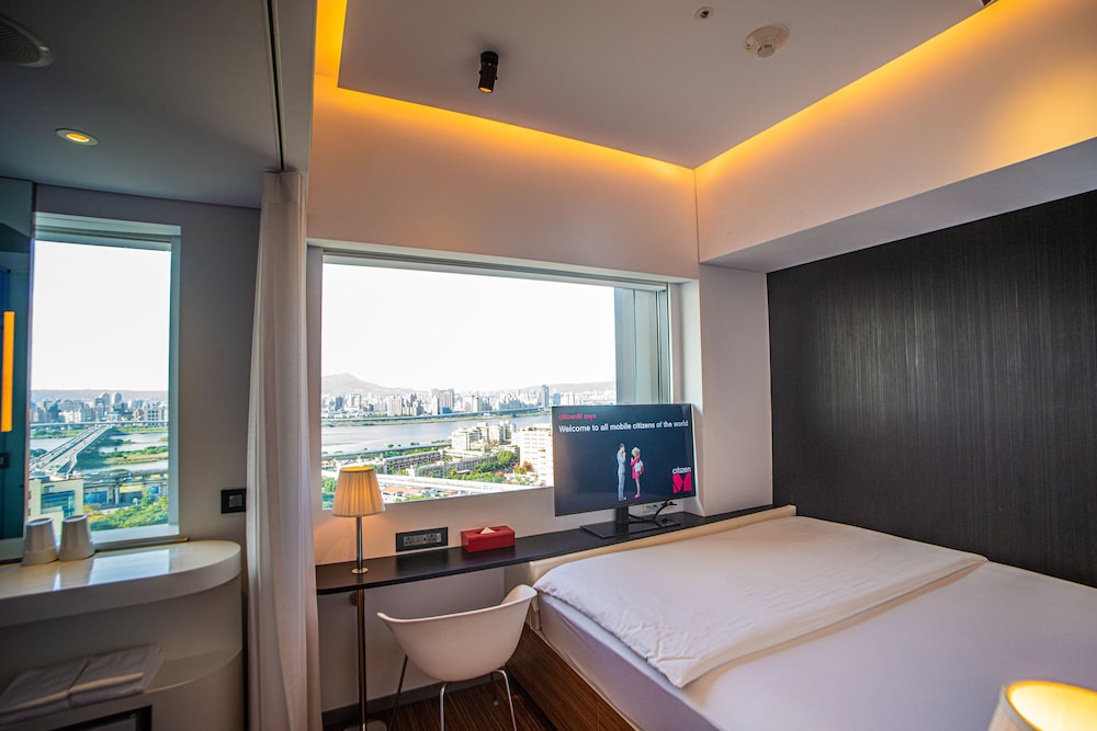 Deluxe Room, 1 King Bed, River View