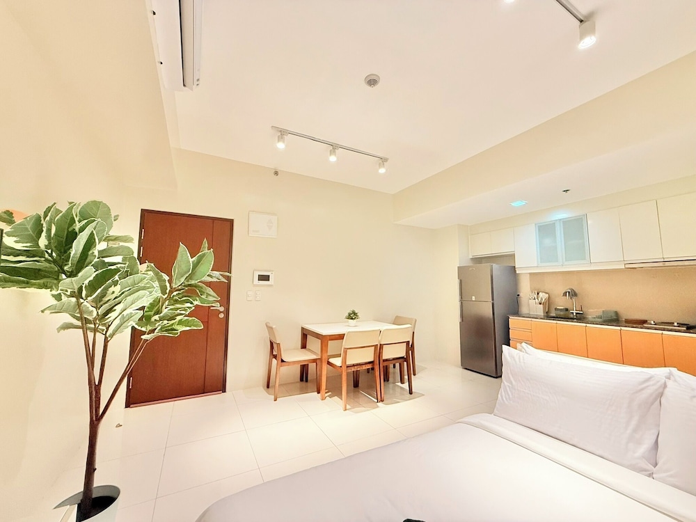 Economy Condo, City View photo 3