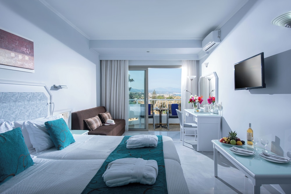 Deluxe Room, Jetted Tub, Sea View - Photo 1