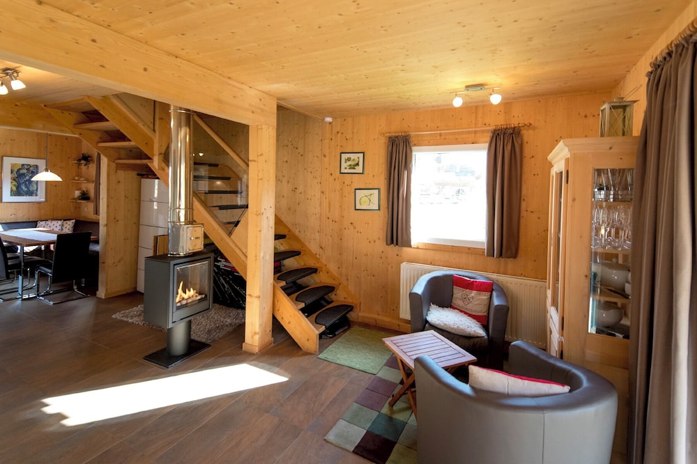 Chalet # 12a  mit 4 Schlafzimmern, IR-Sauna & Whirlpool