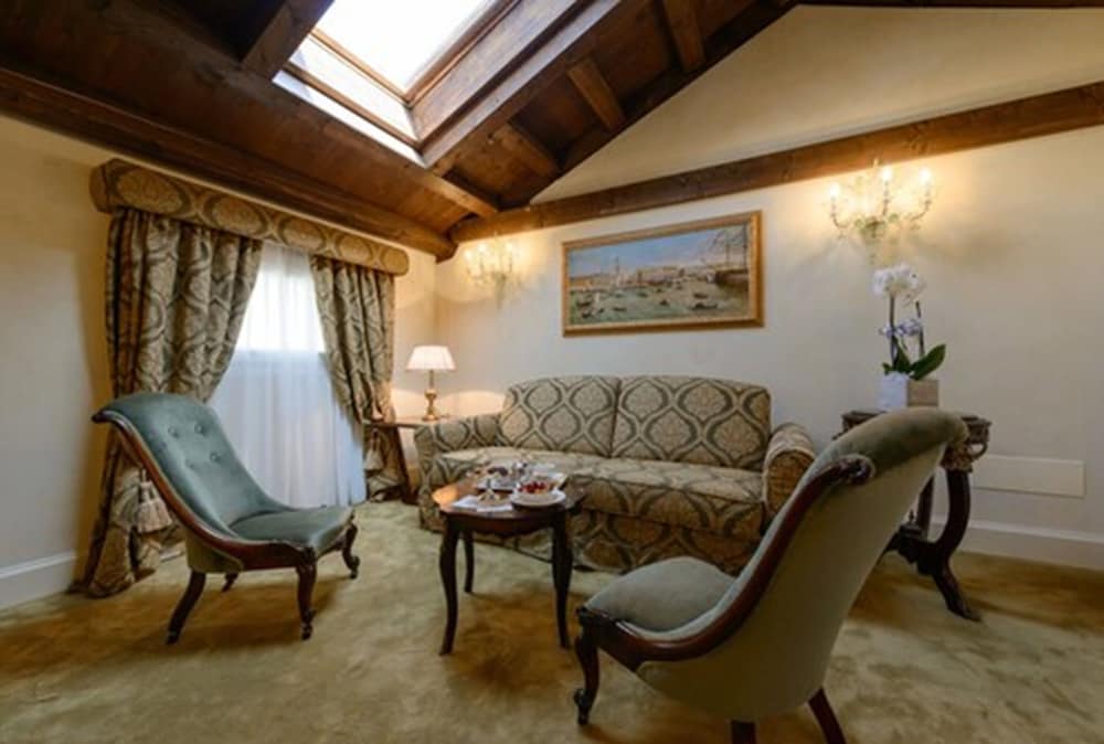 One Bedroom Luxury Suite with Park View