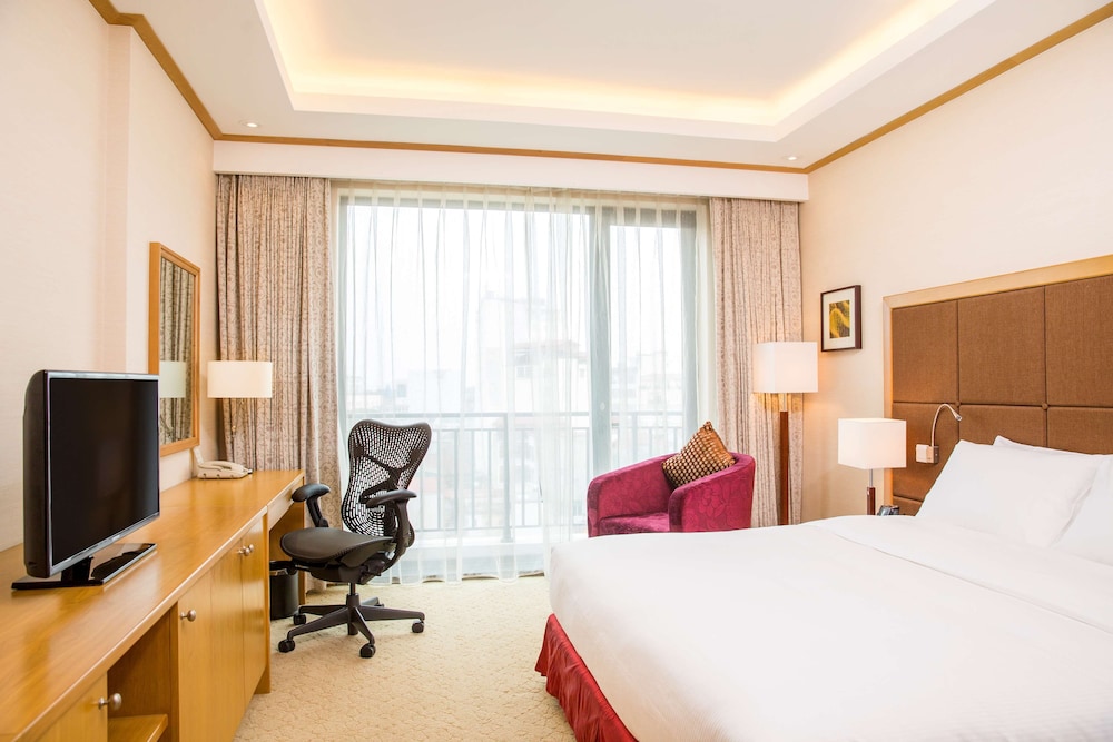 Room, 1 King Bed, Accessible - Photo 3