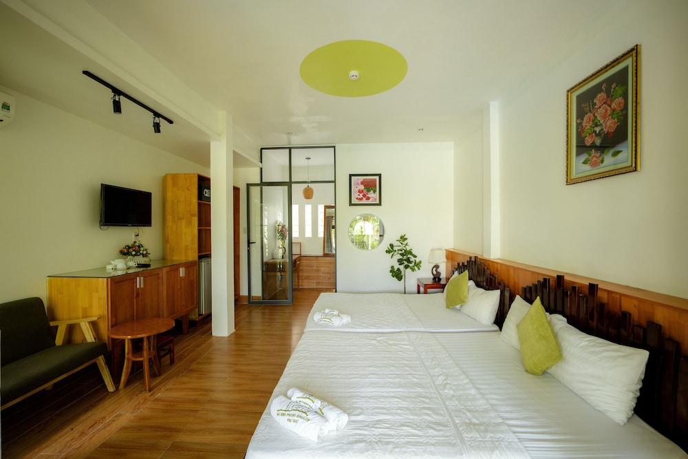 Deluxe Quadruple Room, Garden View photo 3