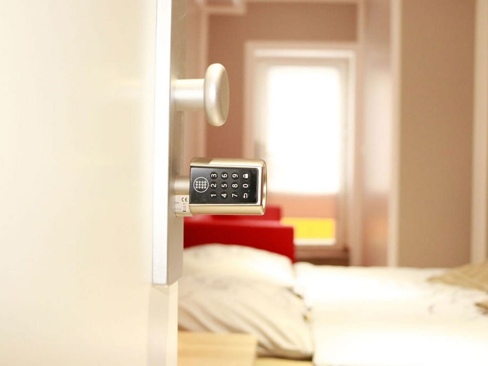 Deluxe Double or Twin Room, Accessible, Private Bathroom photo 2