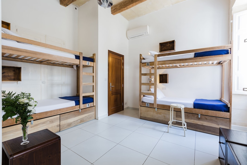 Bed in 6 Bed Dorm Ensuite with View Superior
