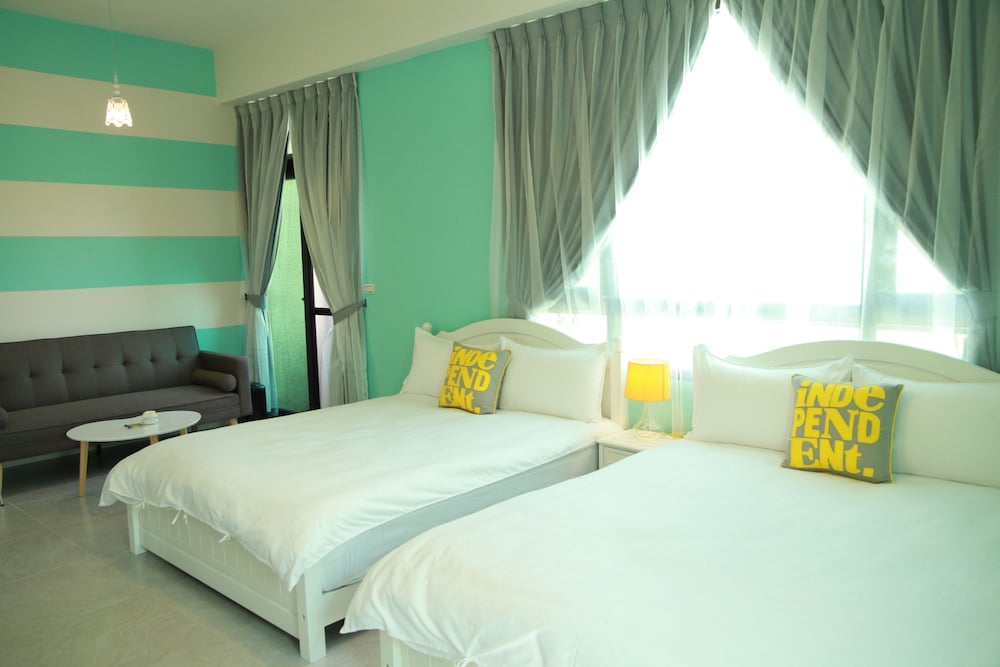 Gallery Quadruple Room, 2 Double Beds photo 1