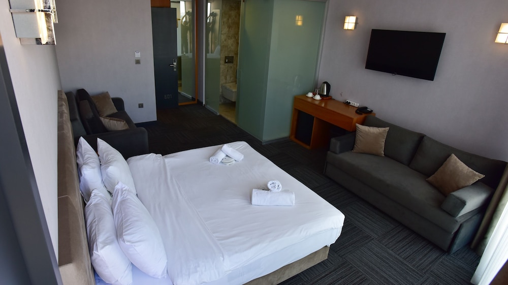 Grand Double Room, 1 Bedroom, Sea View photo 2