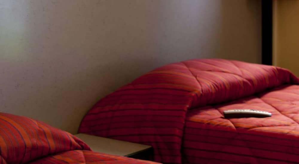 Standard Room, 3 Twin Beds photo 3