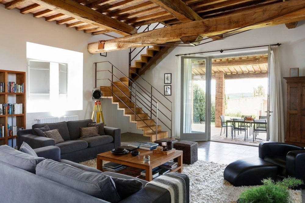Villa photo 1