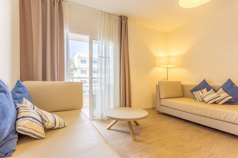 Apartment, 1 Bedroom, Balcony, Annex Building (30m from hotel) - Photo 7