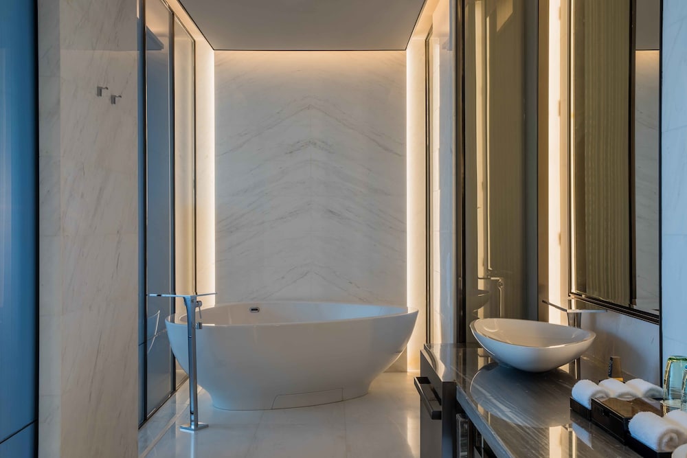 Presidential Suite thumbnail 6