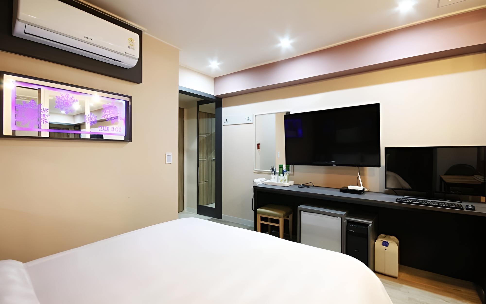 Room (Premium) - Photo 3