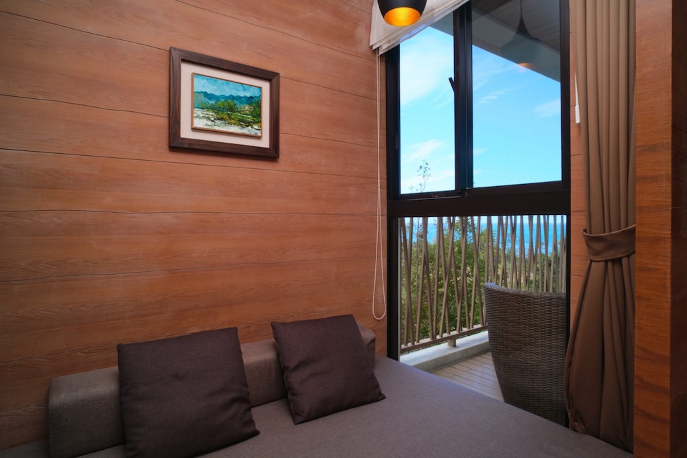 Deluxe Double Room, 1 King Bed, Mountain View
