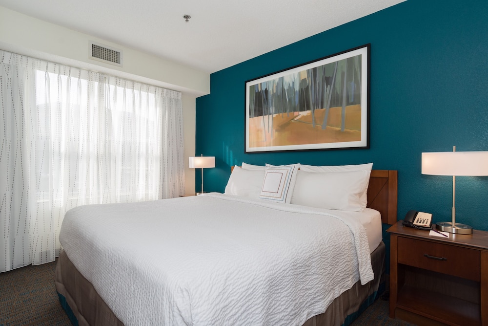 Suite, 1 King Bed with Sofa bed (Mobility/Hearing Accessible, Tub) photo 3
