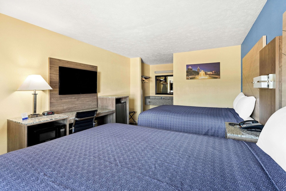 Standard Room, 2 Queen Beds, Smoking photo 2