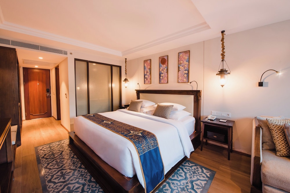 Premier Suite - Photo 7