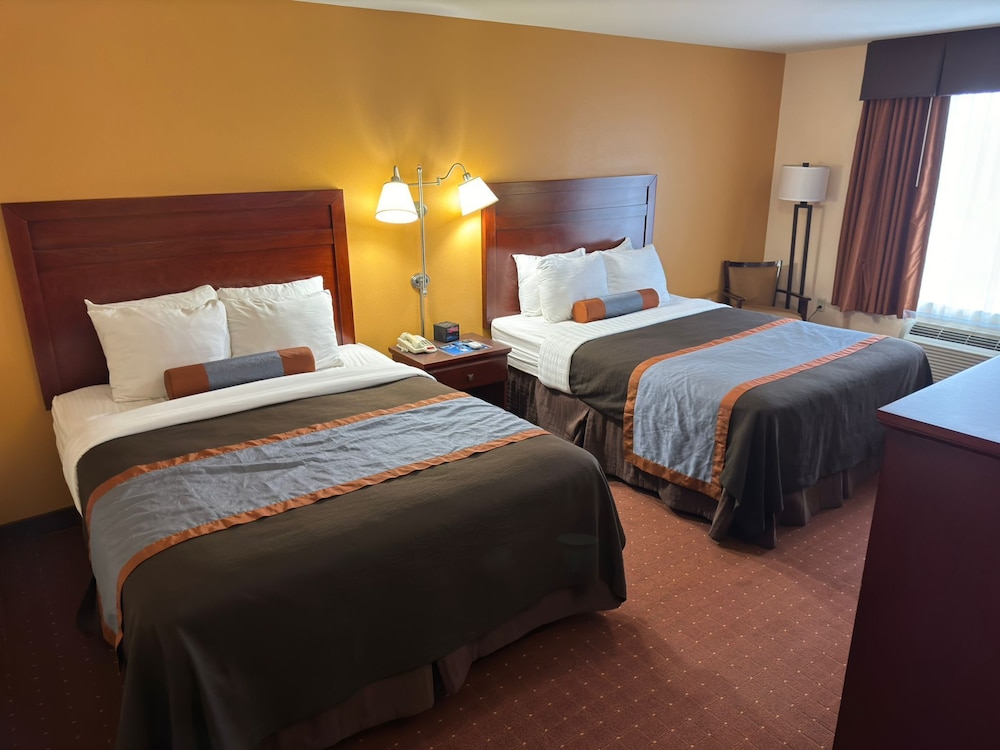 Room, 2 Queen Beds, Non Smoking - Photo 9
