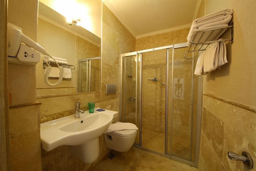 Standard Triple Room photo 2