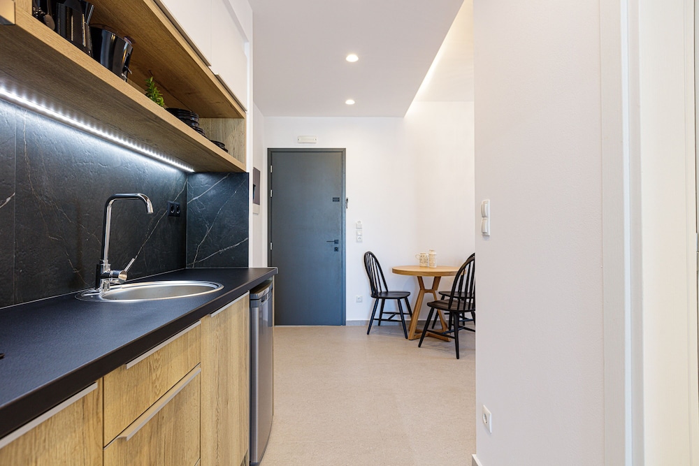 Suite, 1 Bedroom, Sea View - Photo 4