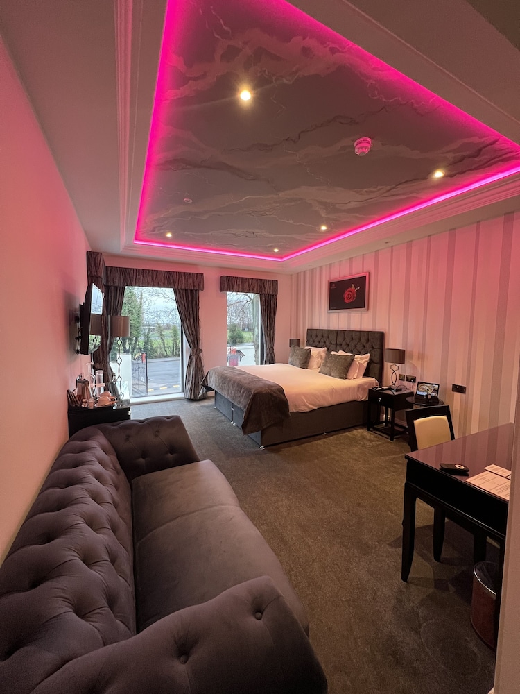 Premium Room, 1 King Bed photo 1