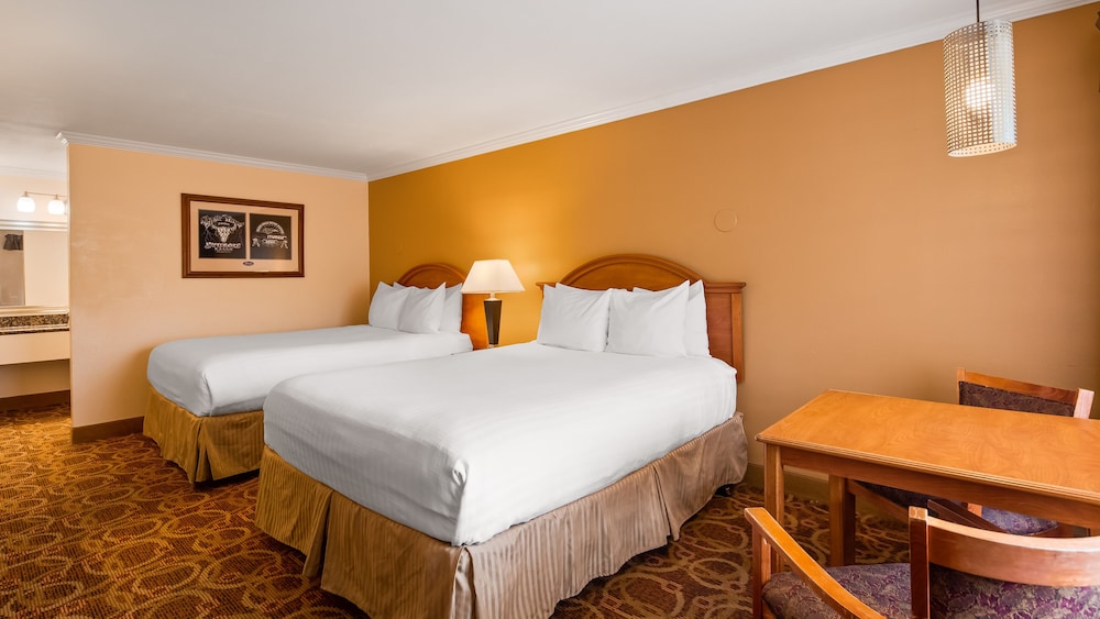 Standard Double Room, 2 Queen Beds, Non Smoking, Refrigerator & Microwave