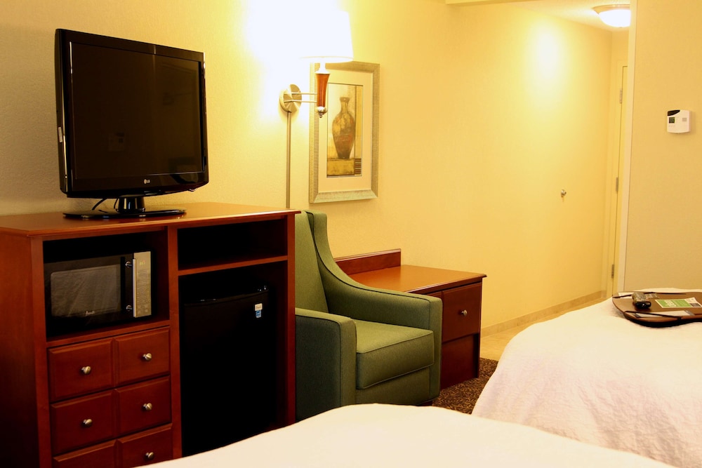 Room, 2 Queen Beds, Accessible, Non Smoking - Photo 4