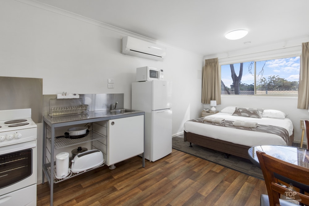 Ensuite Queen Cabin Special photo 1