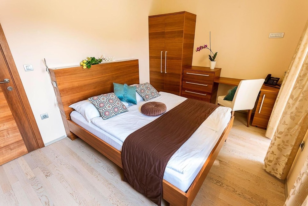 Family Suite, 2 Bedrooms, Balcony photo 2