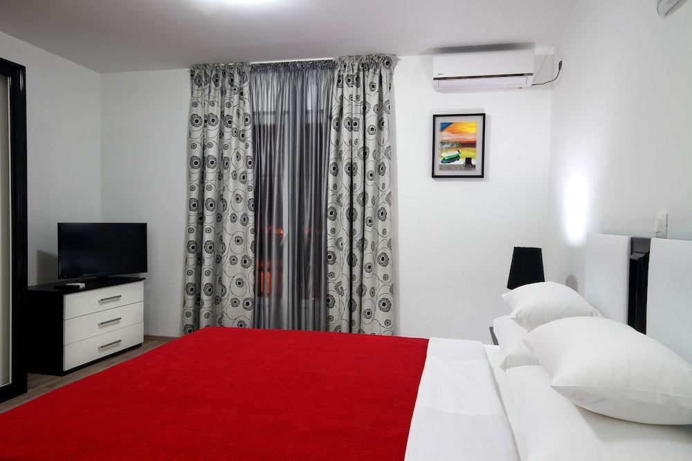 Standard Studio, Multiple Beds, Kitchenette, Sea View photo 3