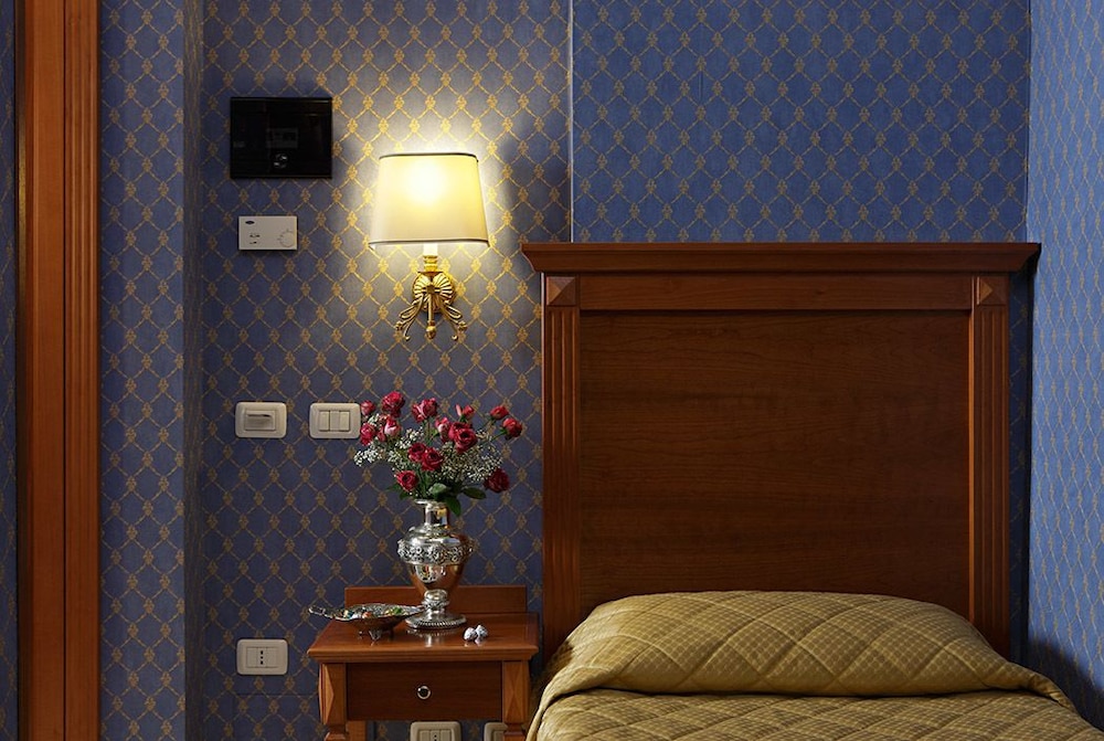Single Room photo 3